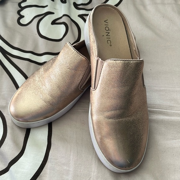 VIONIC “DAKOTA” Metallic Rose Gold Slip-On Mule Sneaker size 9.5 - Picture 5 of 15